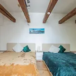 Mansard In Old Town Apartman