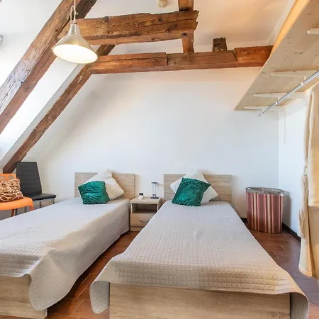 Mansard In Old Town Apartman *