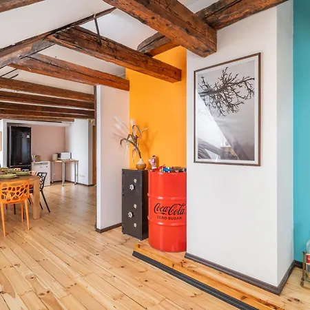 Mansard In Old Town Apartman