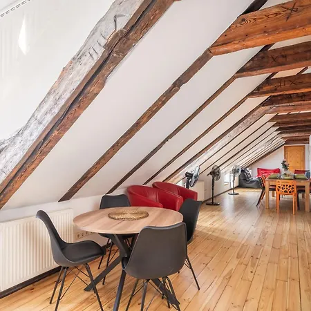 Mansard In Old Town Apartman *